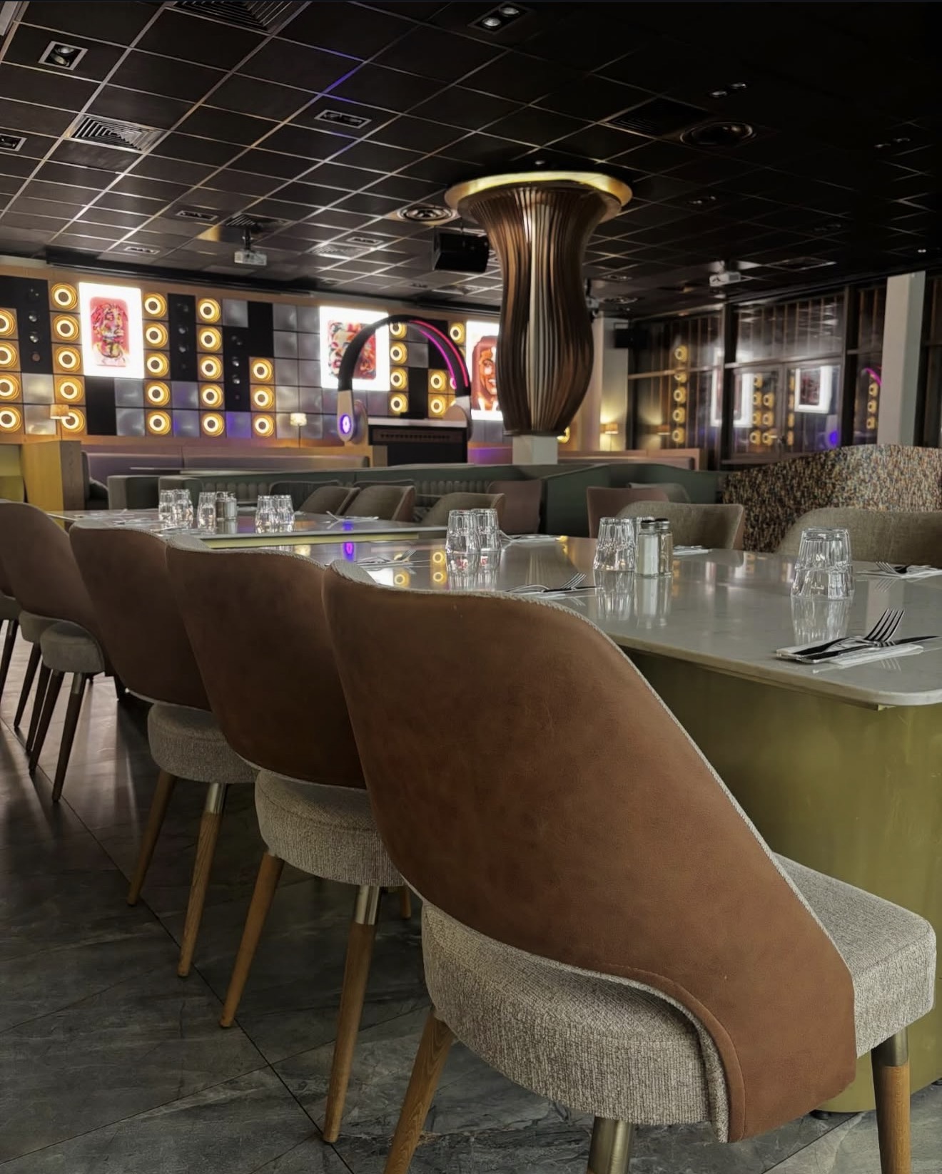 Scène OXXO Restaurant Lounge à Écully